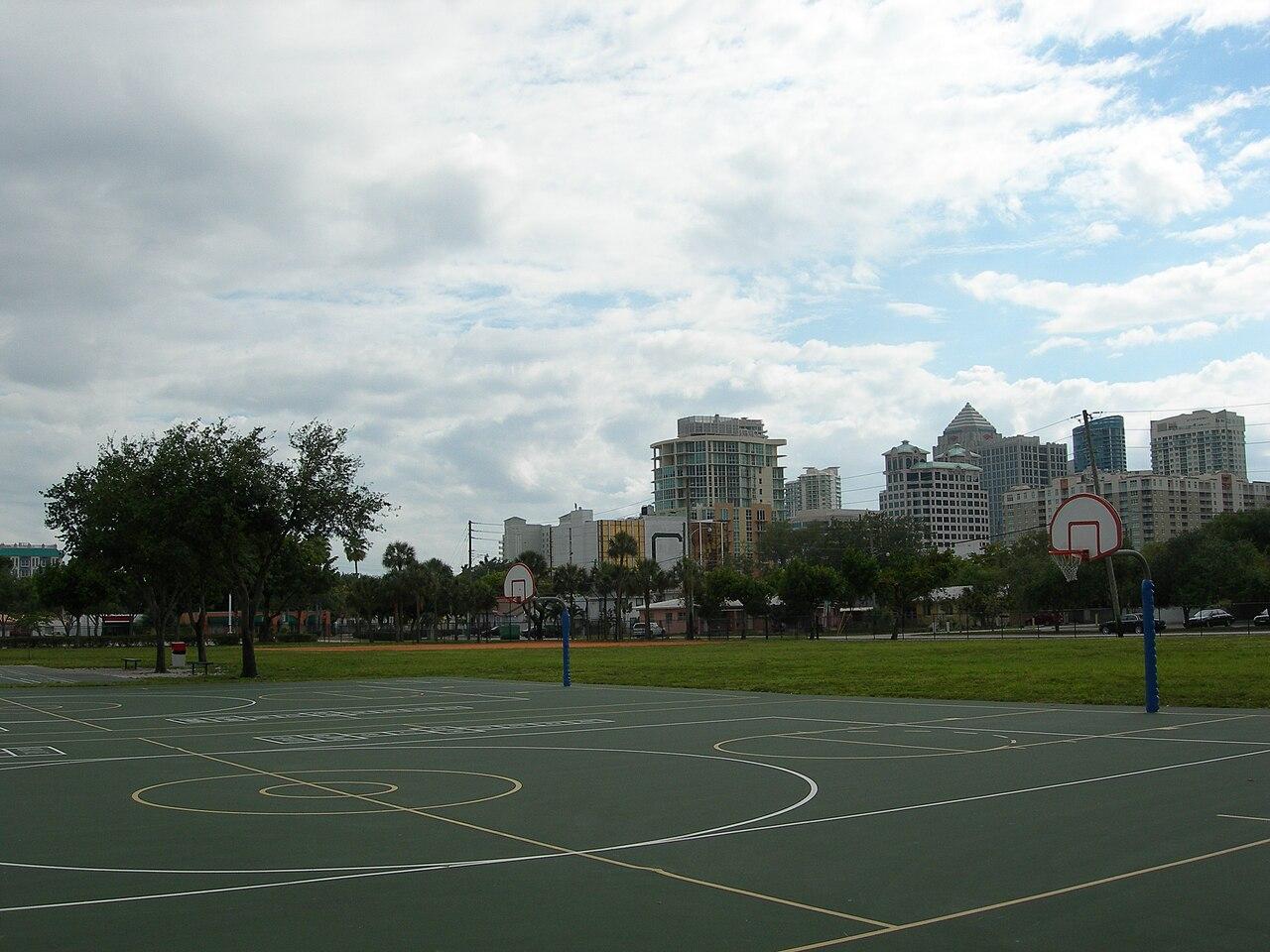 FLL outdoor curbside area with palm trees and seating under blue sky